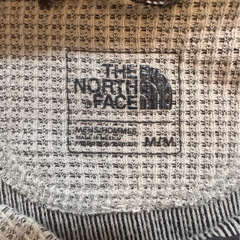 The North Face Men’s gray waffle-knit thermal pullover hoodie size M (v)